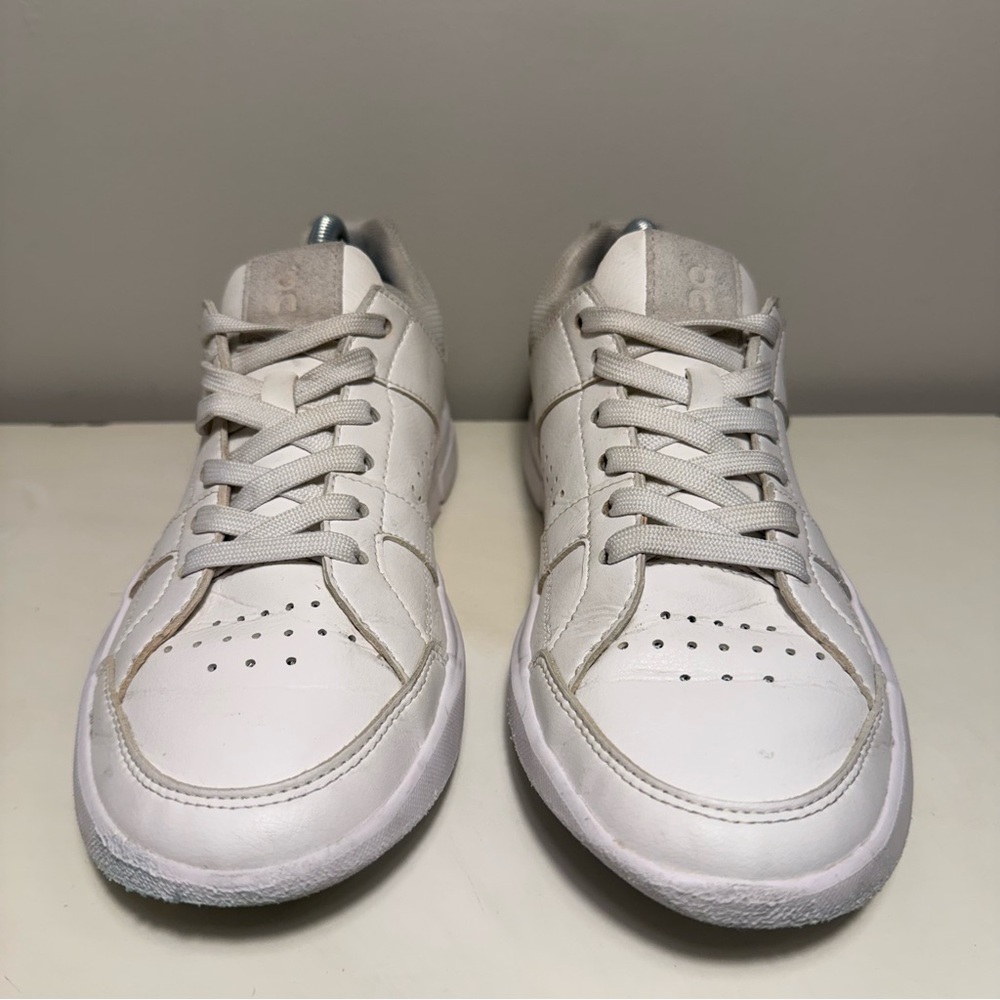 ON The Roger Clubhouse White Leather Womens Size 6 Athletic Running Sneaker READ - Picture 2 of 9